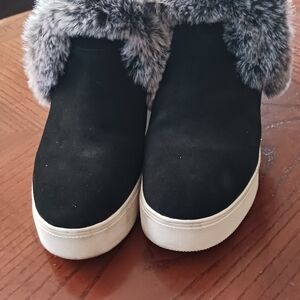 J/SLIDES Black Winter Boots with Gray Faux Fur